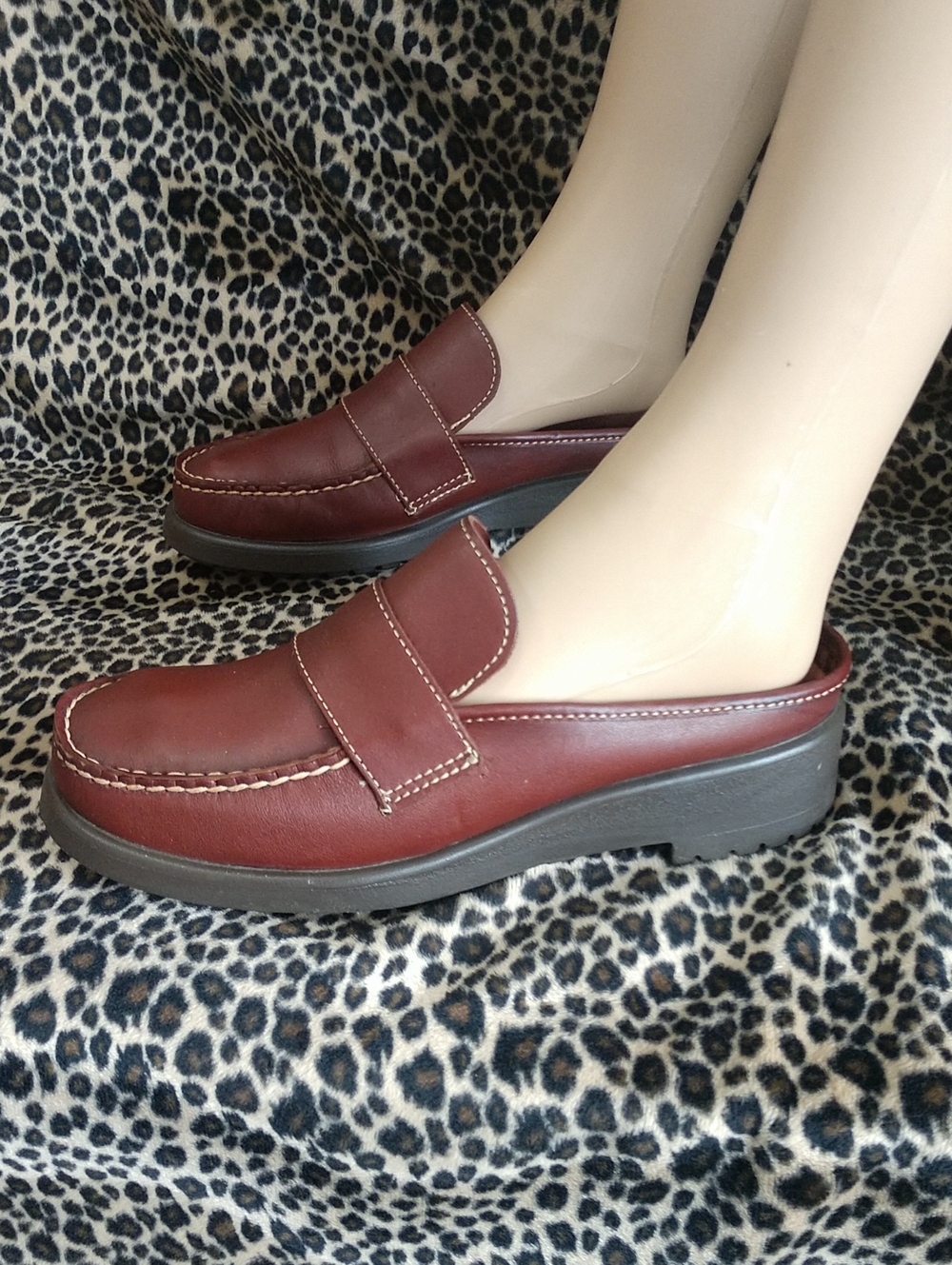 Dexter Women's Burgundy Leather Slip-On Loafers